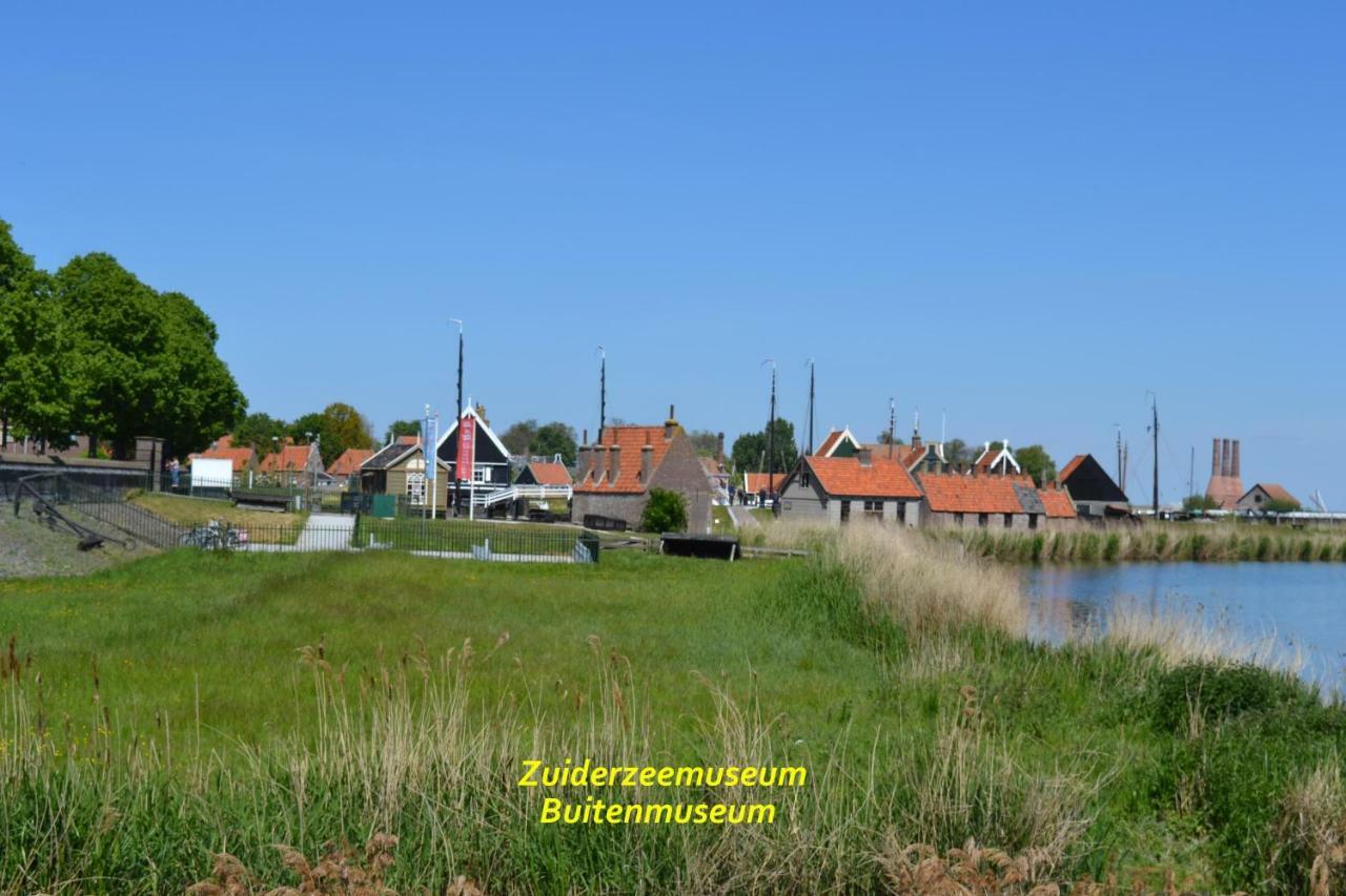 Karnemelkhuys Acomodação com café da manhã Enkhuizen Exterior foto